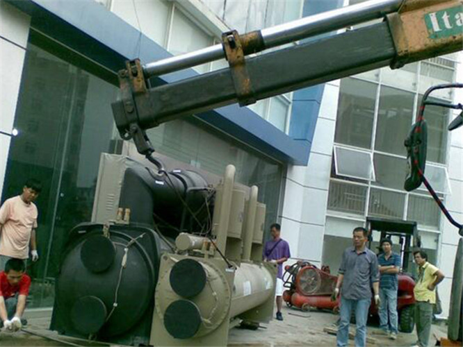 界首市随车吊和汽车吊的核心区别是什么？哪种更省钱？