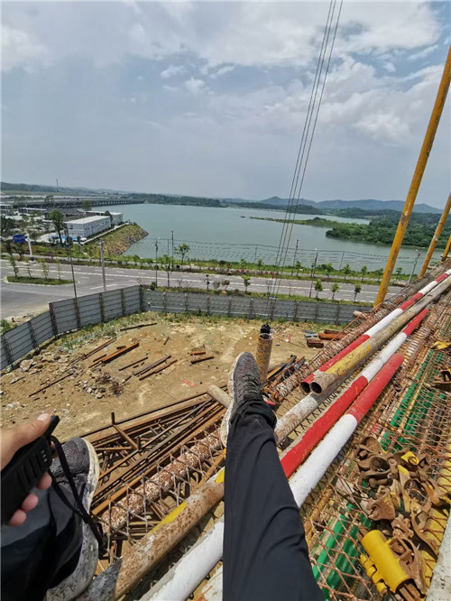 界首市作业中发生设备损坏或人员意外，责任怎么划分？