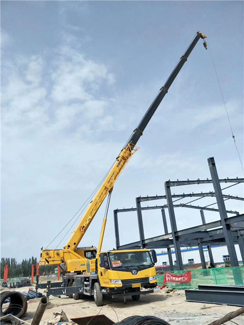 界首市超高层建筑钢结构吊装案例